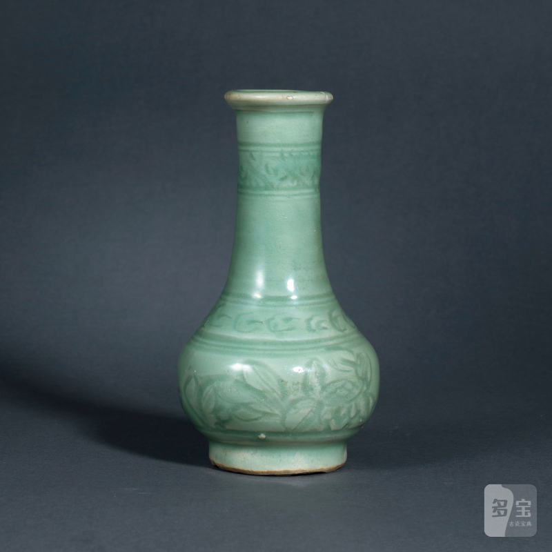 明 龙泉窑青釉刻花卉纹长颈瓶 - 图2